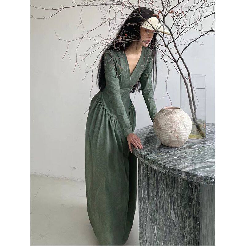 赫本风连衣裙秋V领法式复古内搭长款公主裙时尚轻熟御姐a字优雅