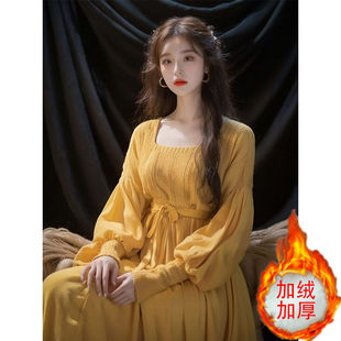 加绒加厚法式黄色针织连衣裙子秋冬2023新款女装多巴胺国风毛衣裙