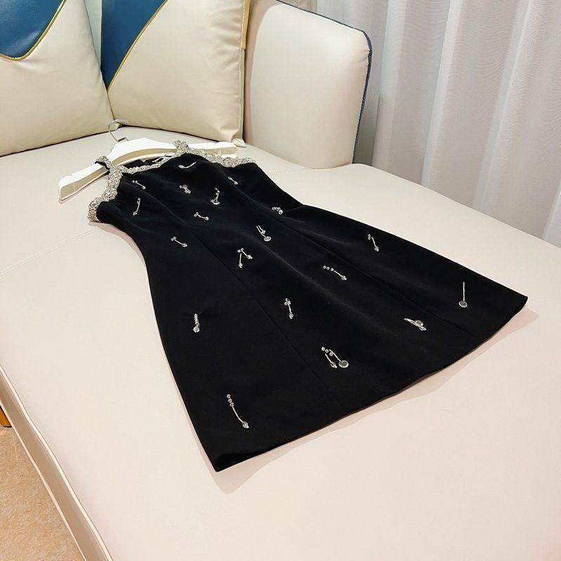 法式重工水钻挂脖轻奢小众礼服黑色小个子气质名媛高级感连衣裙女