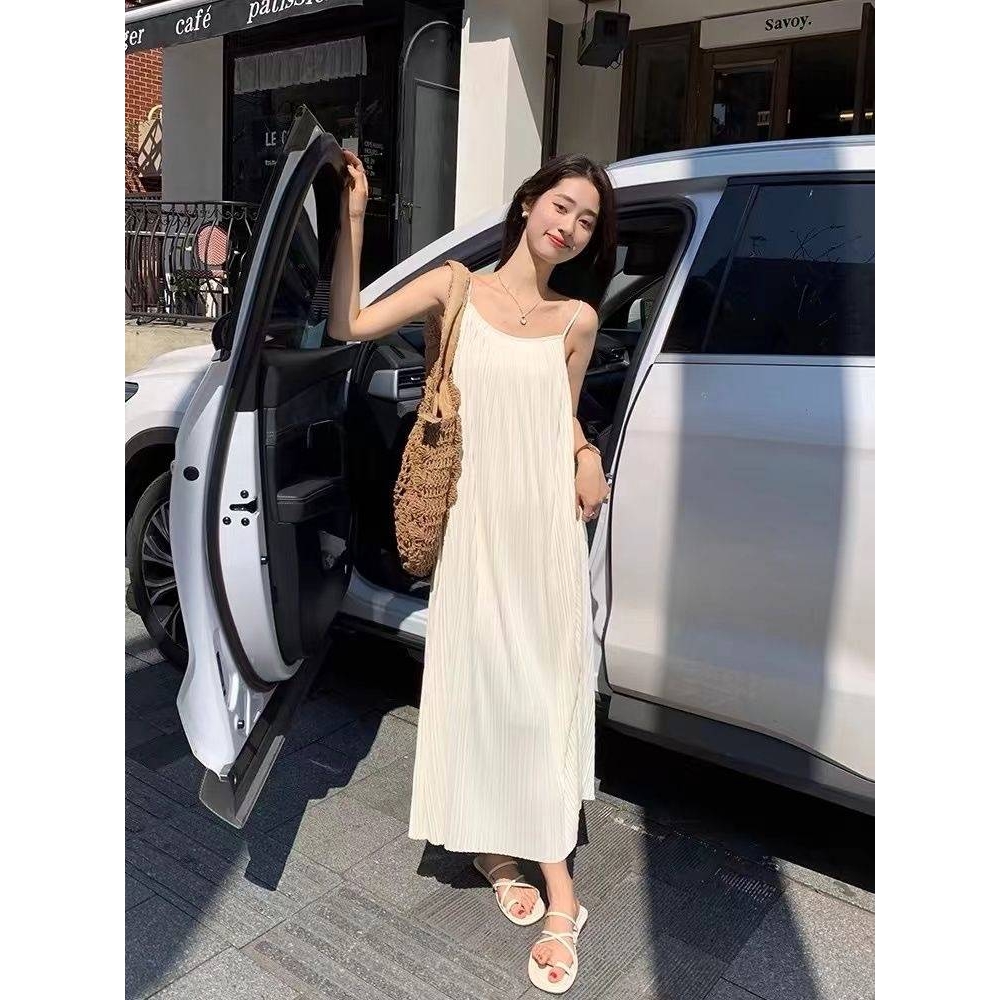 法式甜美风夏季大码女装褶皱宽松吊带连衣裙慵懒风纯色长款高级感