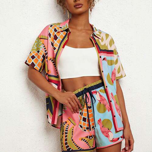 A women's American style fashionable casual contrasting