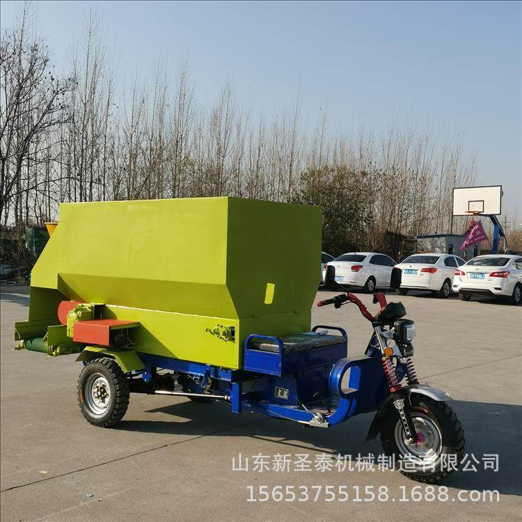 养牛饲料自动喂料车牛场青贮撒料车