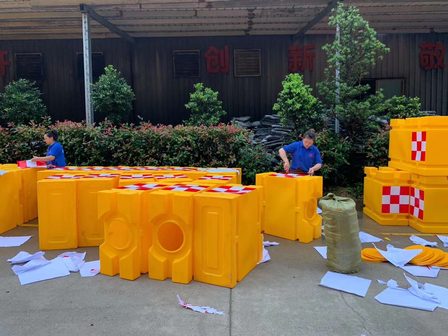 滚塑水马加厚围挡三孔1200 700高速马路围栏施工市政防撞桶水码护