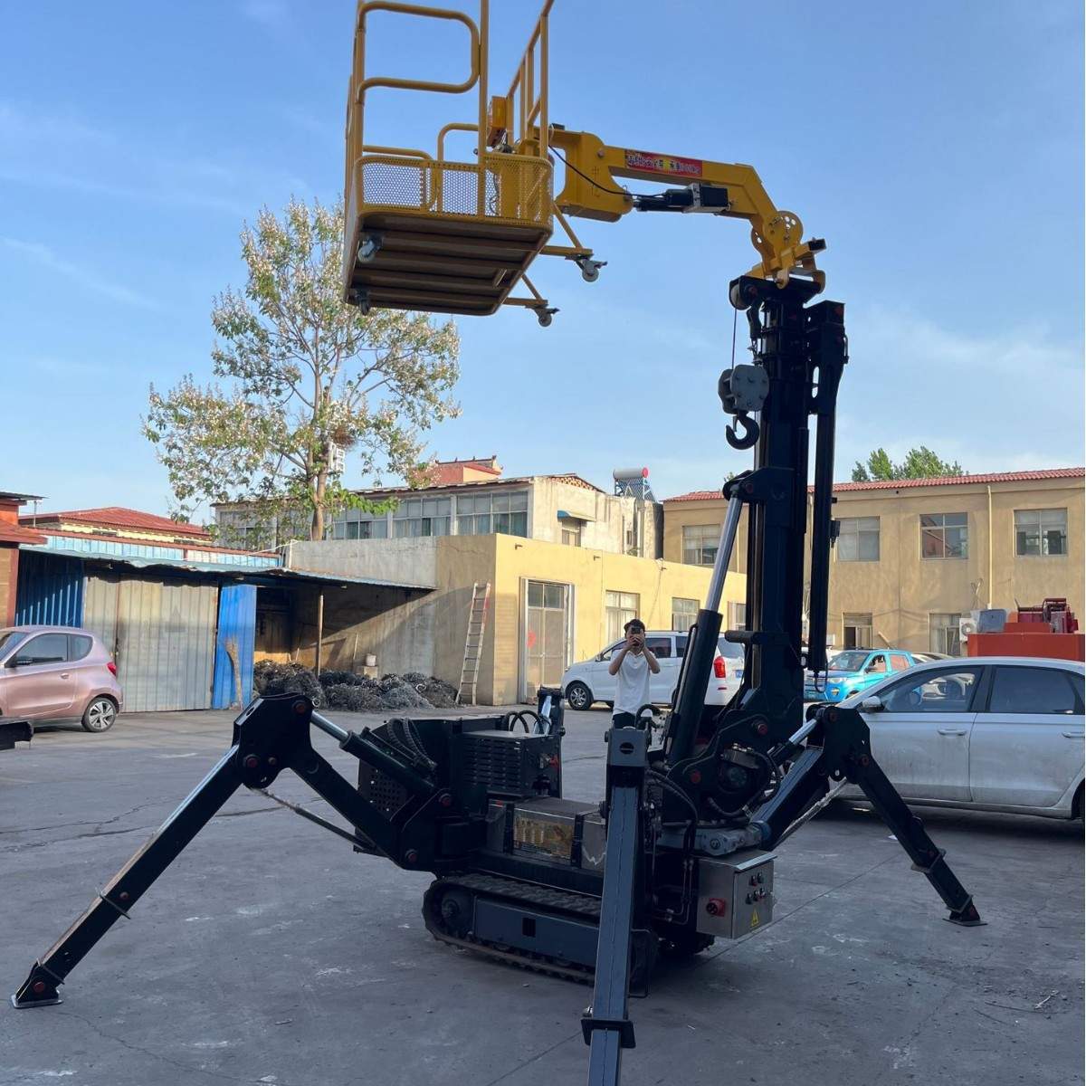 履带蜘蛛吊车 3吨8吨移动小吊车液压伸缩臂远程遥全地形控蜘蛛吊