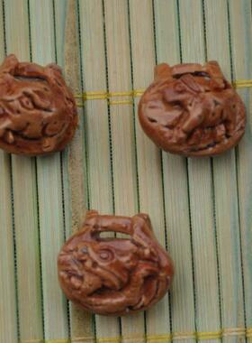 木FL-03剑200320锁形桃核生雕肖核饰品工艺品桃木工艺桃品挂件