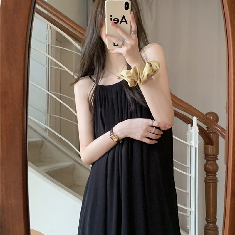 极速海边度假风沙滩裙吊带连衣裙女夏季2023年Q新款高腰宽松a字中