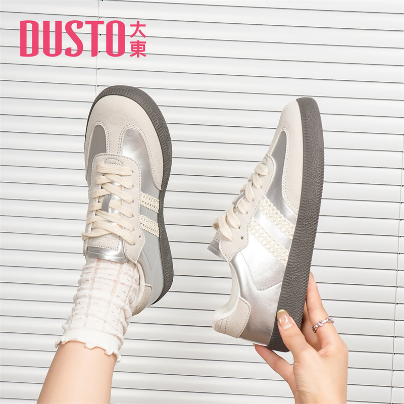 大东官方银色德训鞋女款2025新款冬季休闲平底爆款配阔腿裤的鞋子
