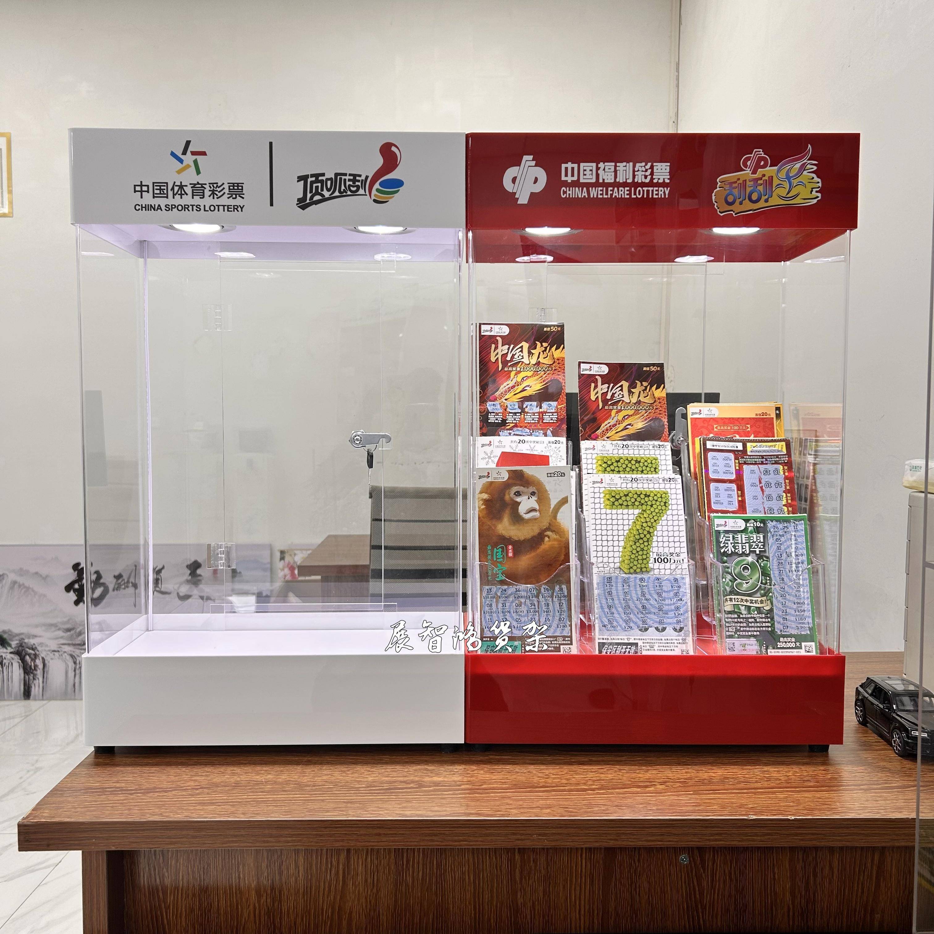 彩票灯光展示柜带锁展示架彩票柜台刮刮卡展示架体育彩票陈列展柜