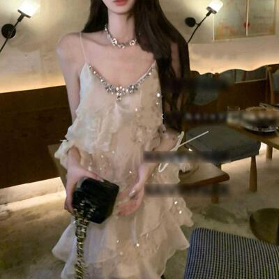 气质宴会生日party风礼服小众纯欲设计感辣妹亮片钉珠吊带连衣裙