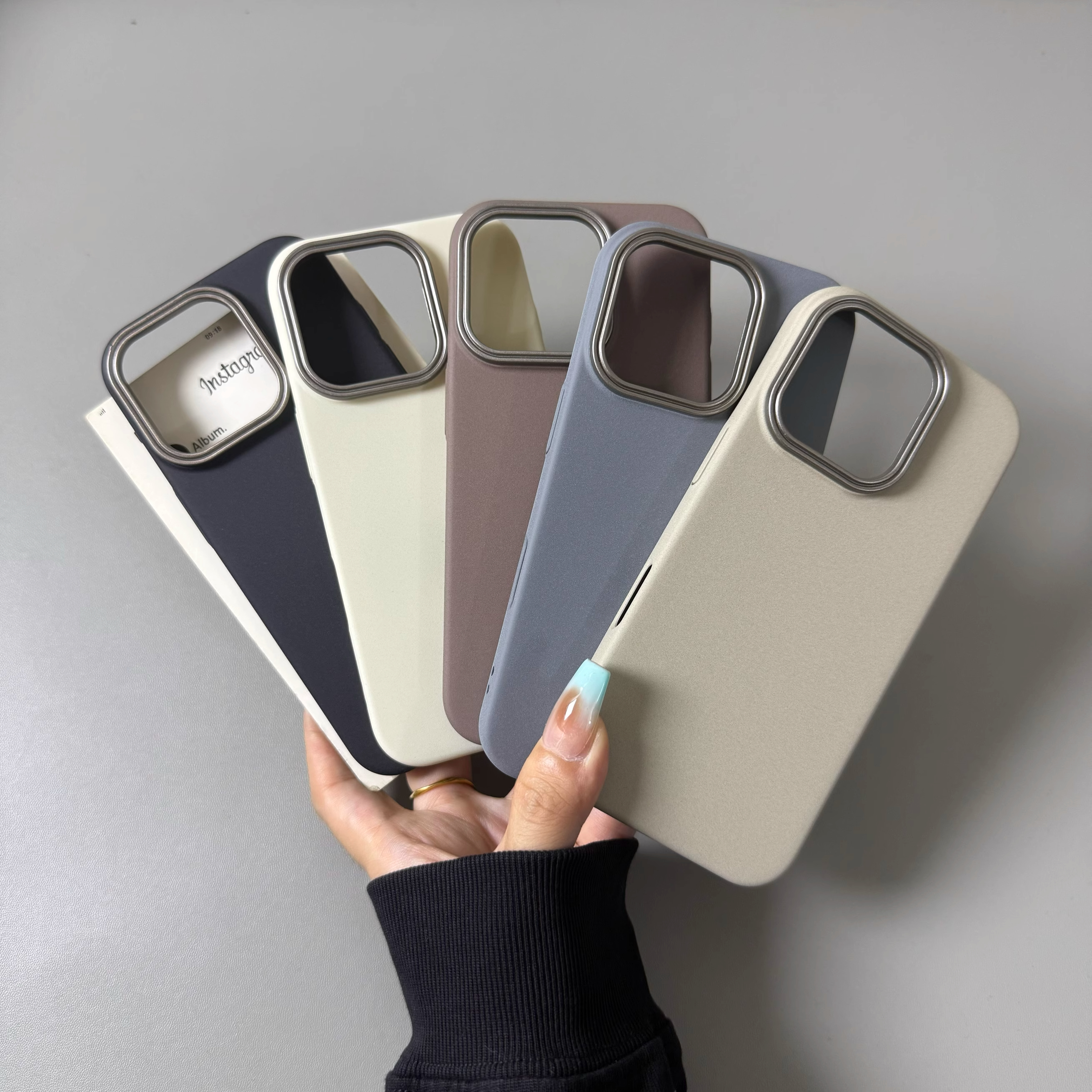 钛灰色镜头岩沙适用苹果16手机壳