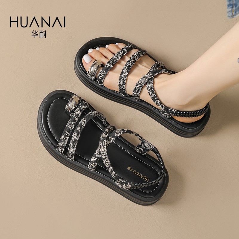 华耐2025凉鞋女士国风厚底休闲百搭夹趾舒适轻便平底女士罗马凉鞋