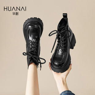 华耐马丁靴女款2024新款英伦风秋冬高级感厚底增高加绒短靴子女鞋