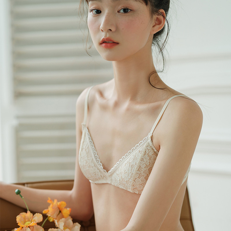 新款法式蕾丝三角杯学生少女小胸内衣薄款无钢圈上托防下垂文胸罩