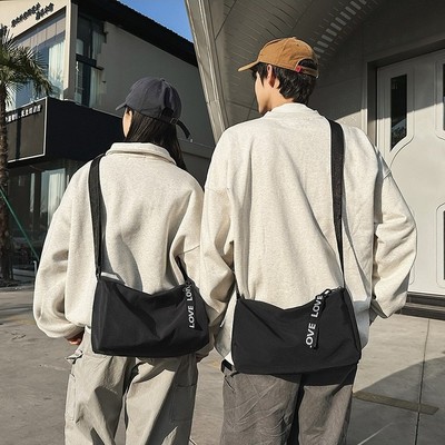 男款大容量单肩包多功能健身包女