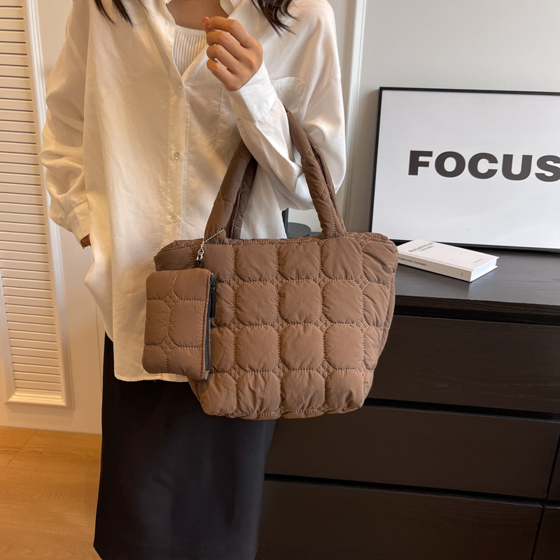 超好看黑色斜挎包时尚休闲大容量