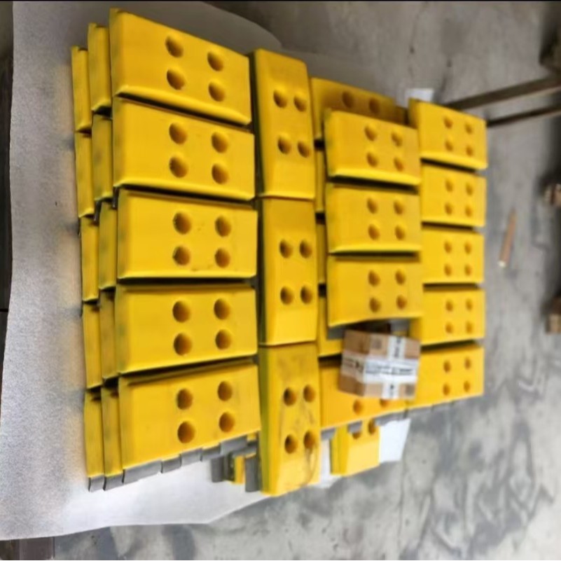 挖掘机E330D履带板橡胶块 链条牛筋板胶块 钩机卡扣螺丝履带胶块