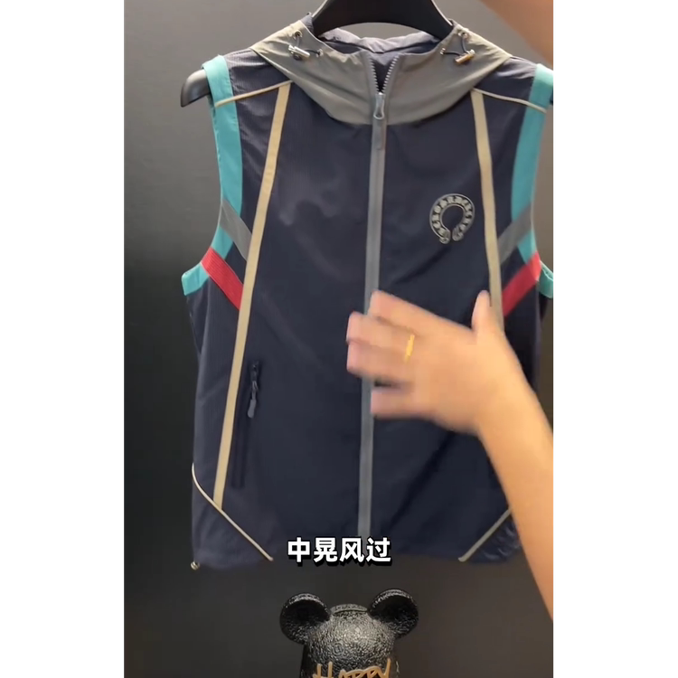 山系男女同款连帽拉链马甲老钱风撞色拼接坎肩户外马甲