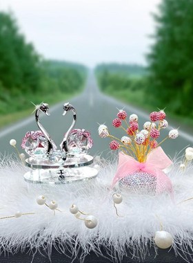 太阳能旋转水晶天鹅汽车香水摆件车载香薰可爱女神款车内装饰饰品