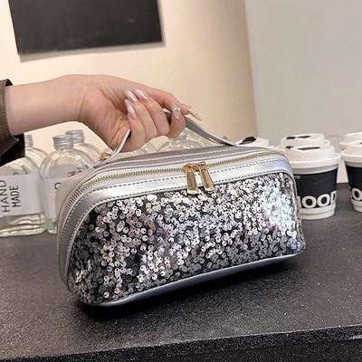 日本化妆包女大容量高级感2025新款细闪手提便携旅行洗漱包