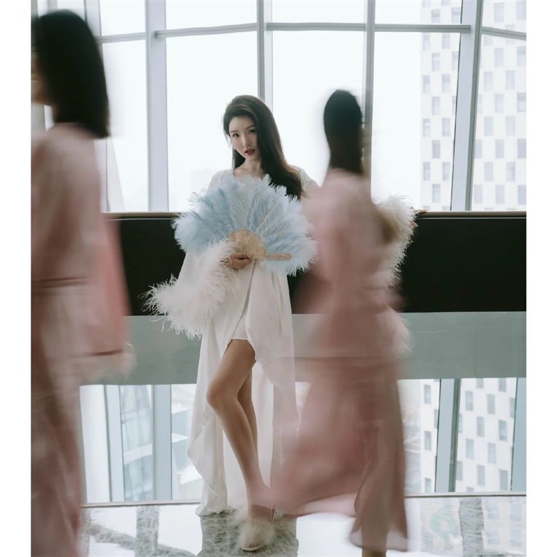 伴娘晨袍女新娘高级感羽毛晨袍闺蜜团中式白色礼服小众结婚礼睡袍