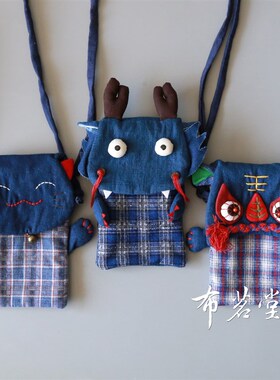 布茗堂 卡通动物土布斜挎手机包 蓝染土布拼接