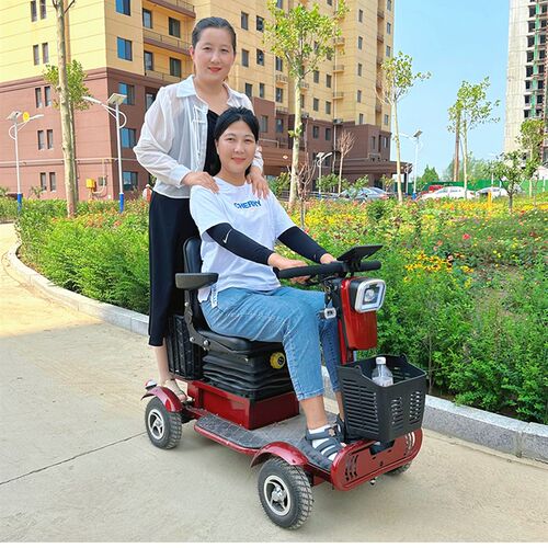 小巴士电动四轮车Q70老年代步车助残电动车智能刹车电瓶车