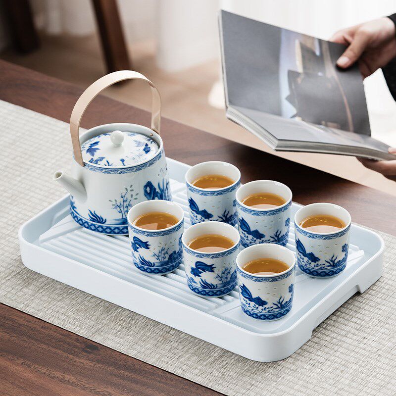 青花玲珑陶瓷茶具套装高档中式家用镂空提梁壶简约茶杯茶盘礼盒装