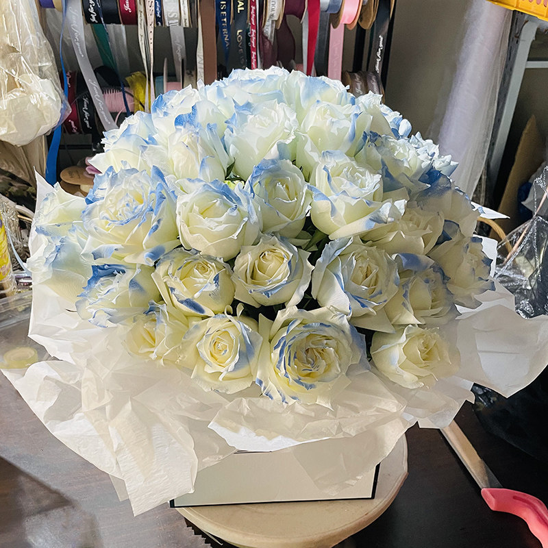 三八妇女节花束北京上海广州深圳生日鲜花速递同城配送玫瑰抱抱桶