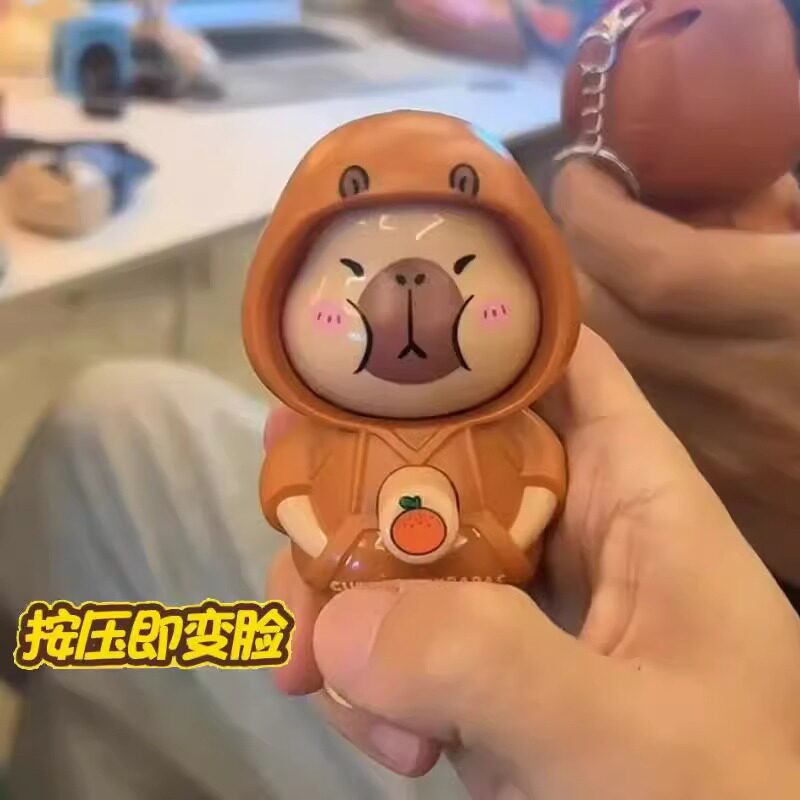 卡皮巴拉按压变脸翻转玩意卡通公仔桌面摆件解压钥匙扣挂件礼物