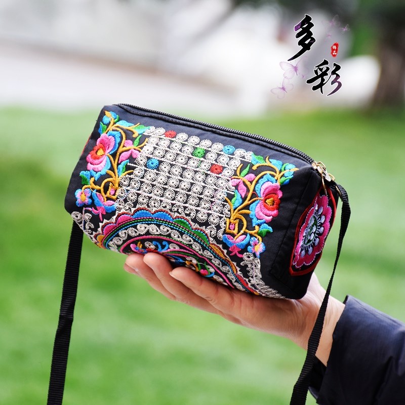 极速新款云d南民族风刺绣包女三层拉链斜挎包帆布包中老年手机包