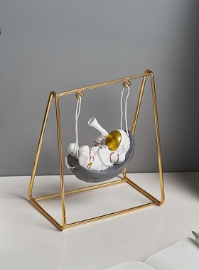 极速Nordic Astronaut Figturine Room Decor Resin Swing Spacem