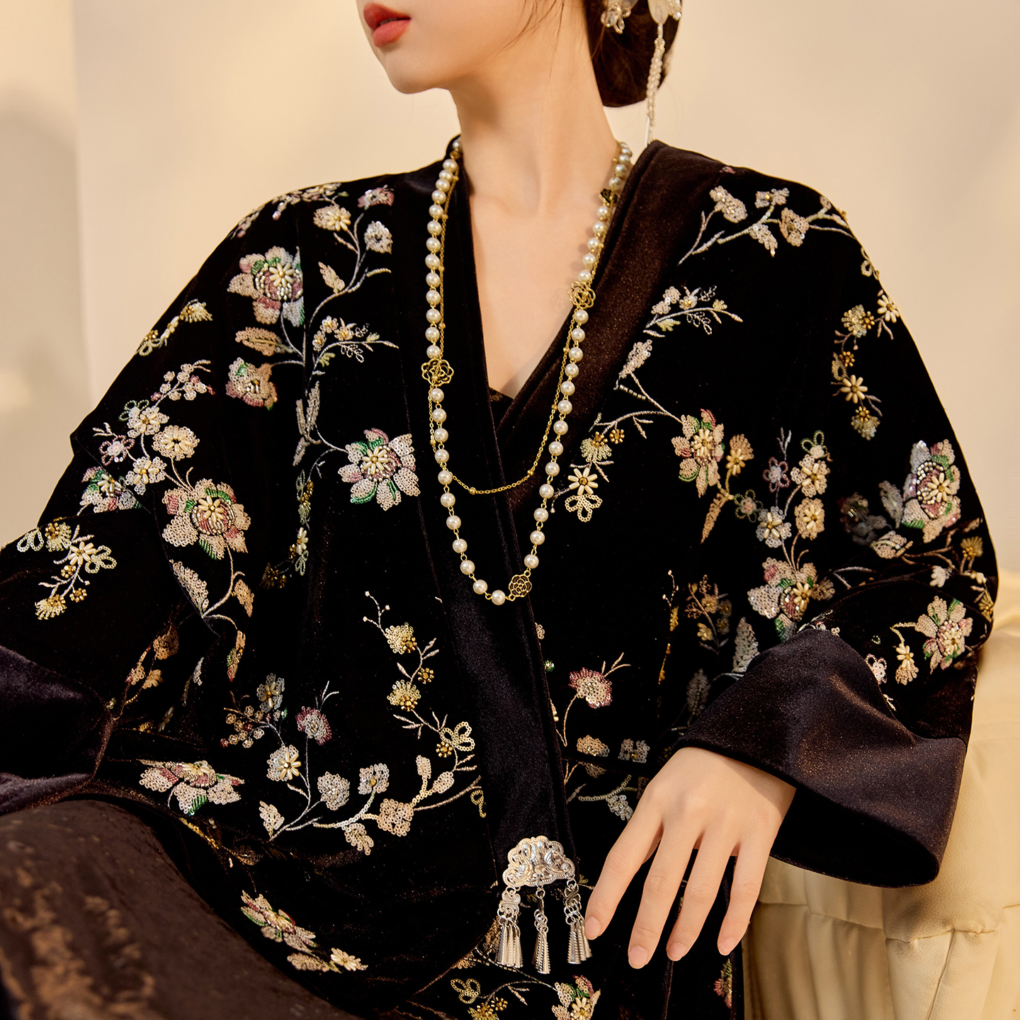 新中式秋冬亮片刺绣黑色丝绒开衫