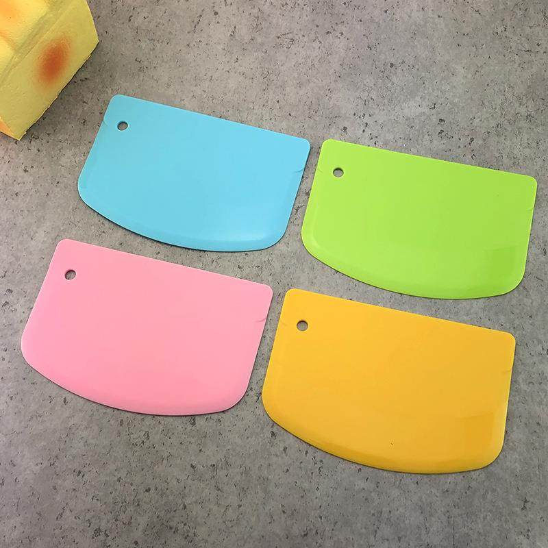 厂家供应烘焙工具刮板 PP奶油蛋糕面粉切切面刀 带孔半圆塑料刮刀