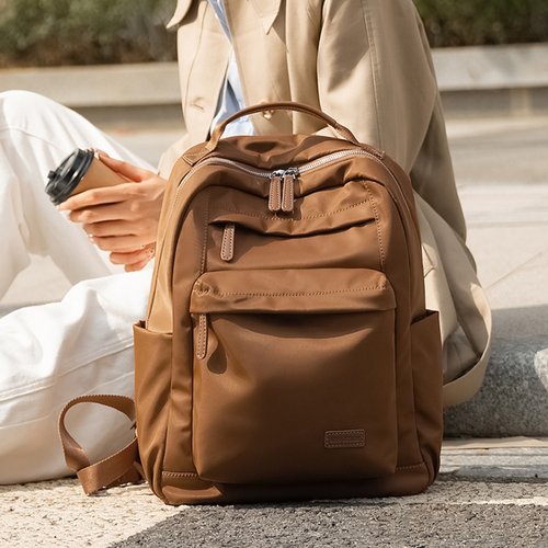 通勤旅行时尚大容量防水双肩包