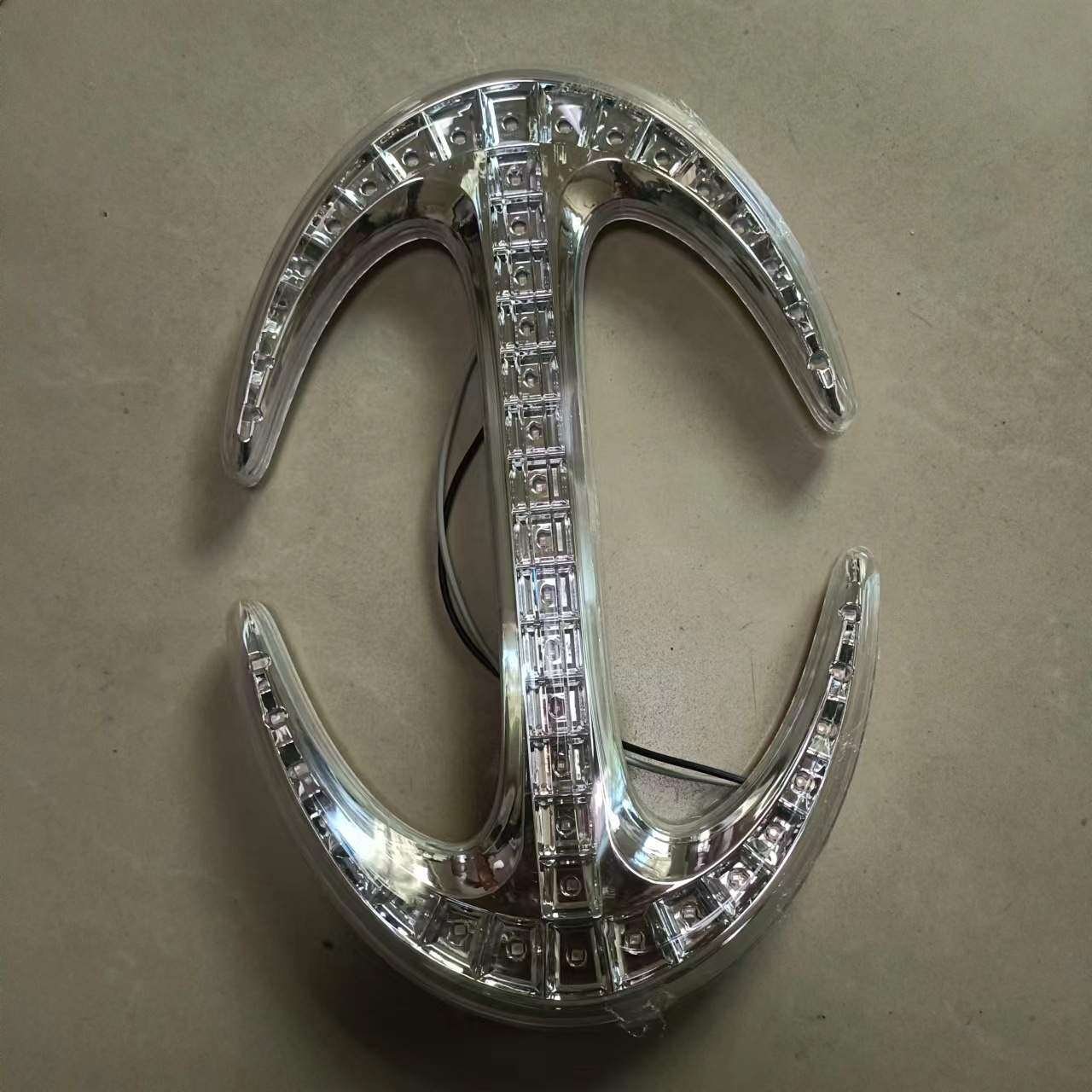 供应适用于改装HINO500日野500LED发光七彩标电镀中网标