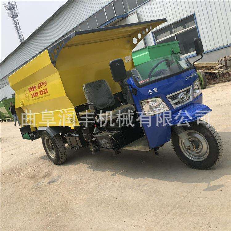 自养场电喂料机养动殖牛羊三轮投牛料机动草料上料撒料车喂电动喂图片