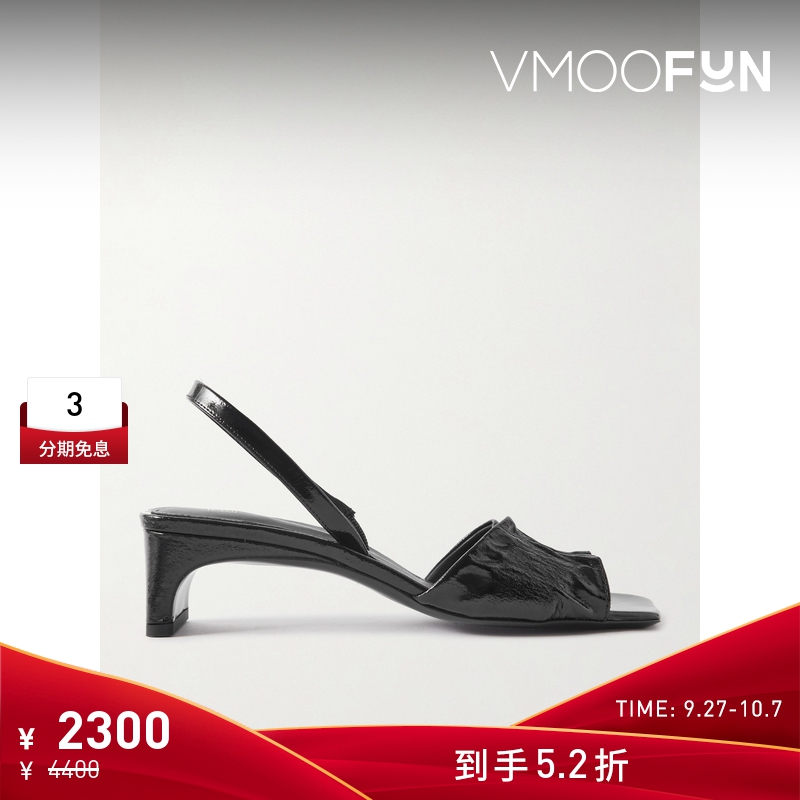 【折扣】TOTEME 夏季女褶皱亮面皮革露跟凉鞋
