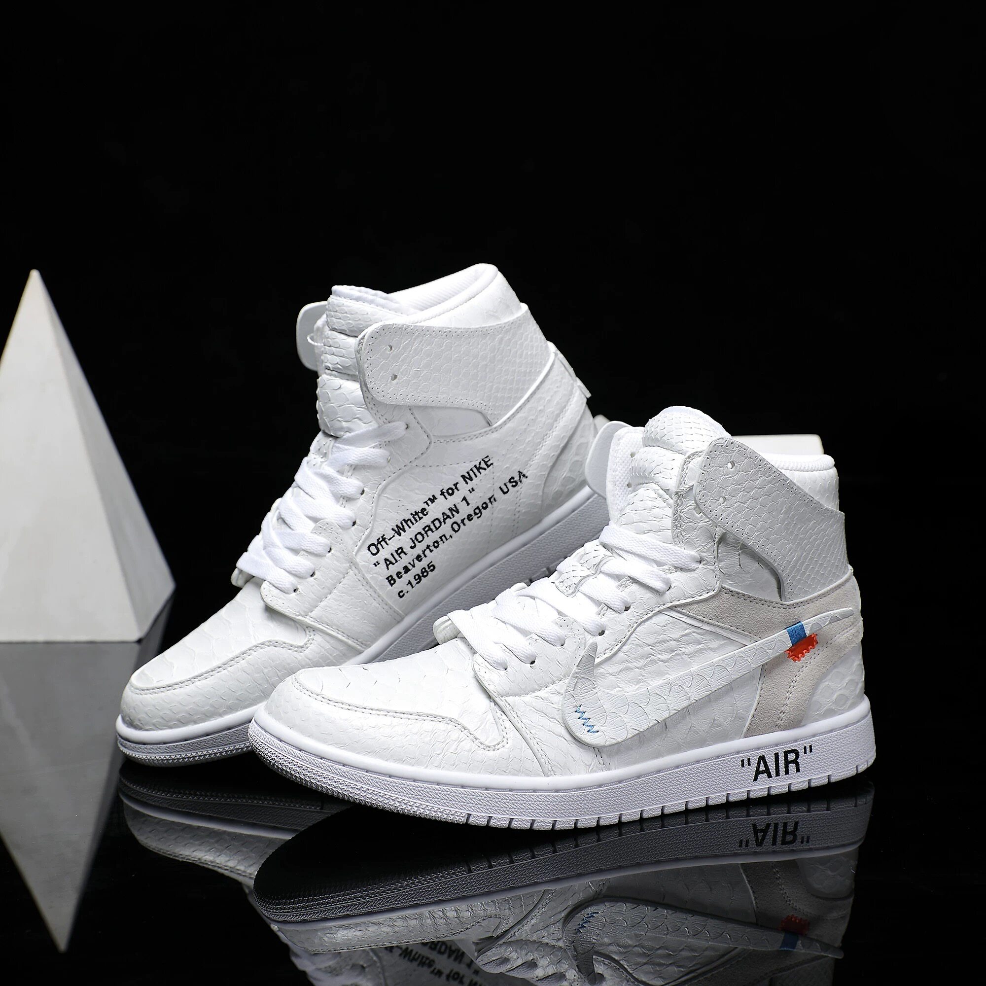 休闲运动 【定制潮鞋】Air Jordan1纯白蟒蛇皮高帮小白鞋男女同款