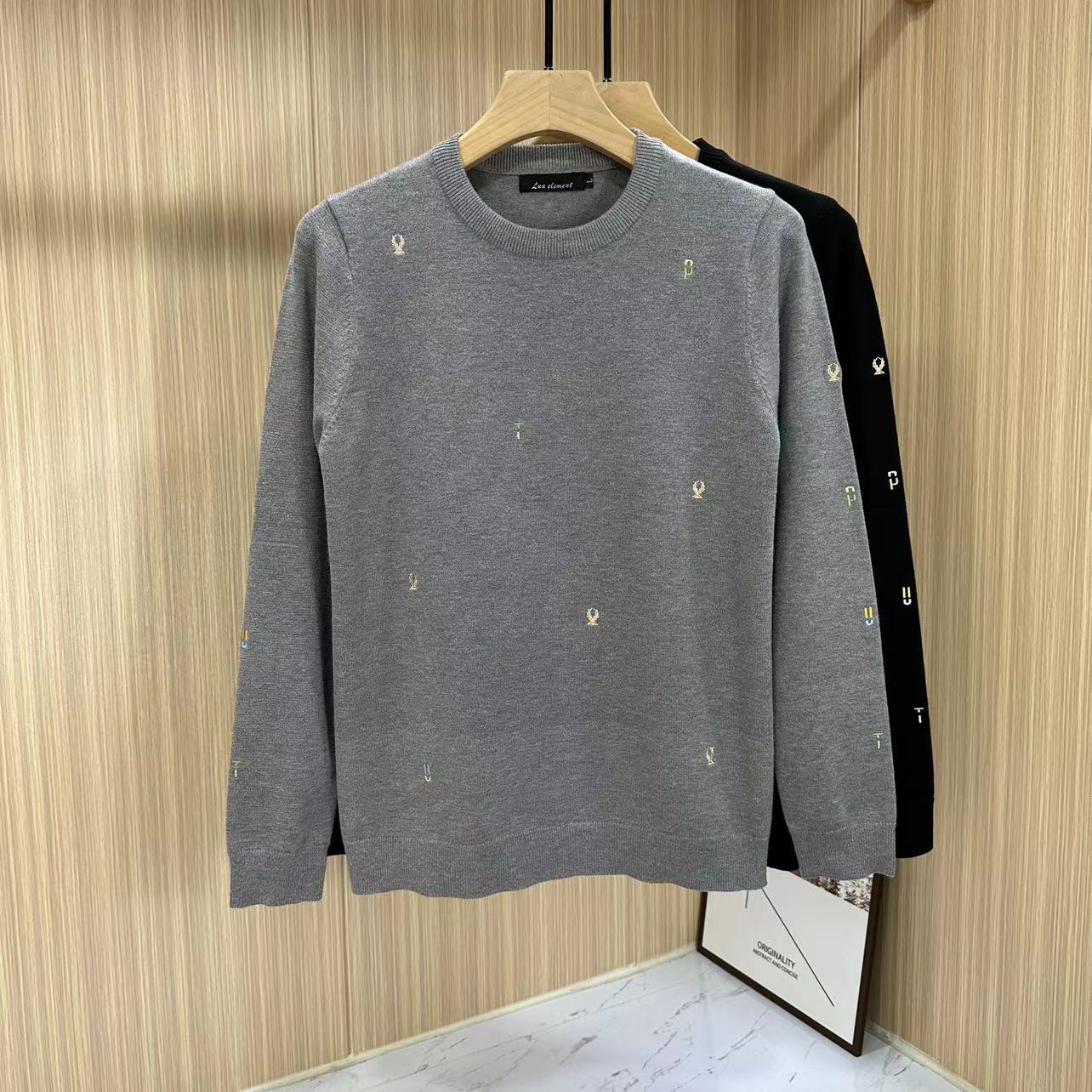 欧洲站潮男个性轻奢范新款打底针织衫男刺绣修身圆领毛衣男秋冬