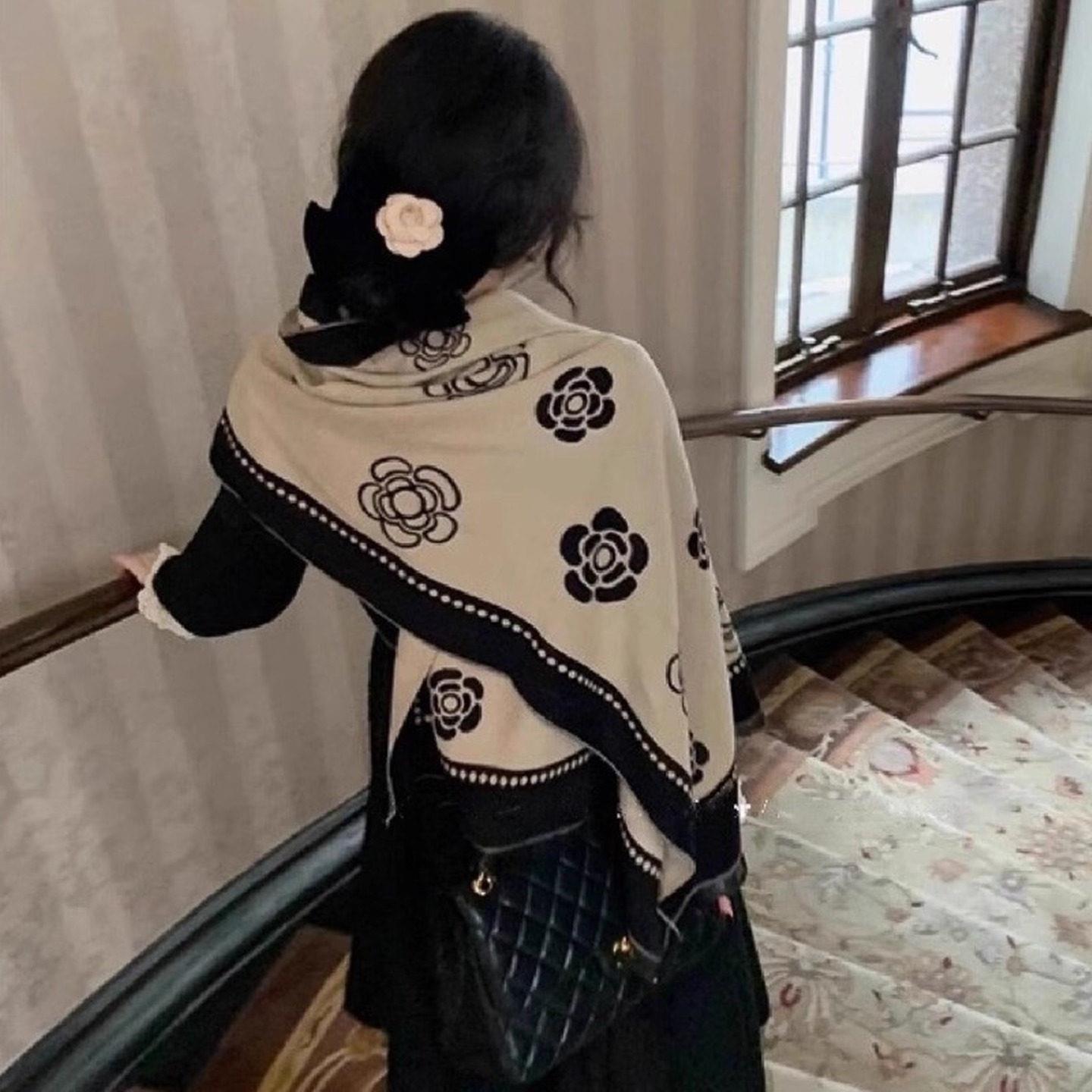 上海故事小香风山茶花披肩女外搭2026新款秋冬高级感气质双面披风