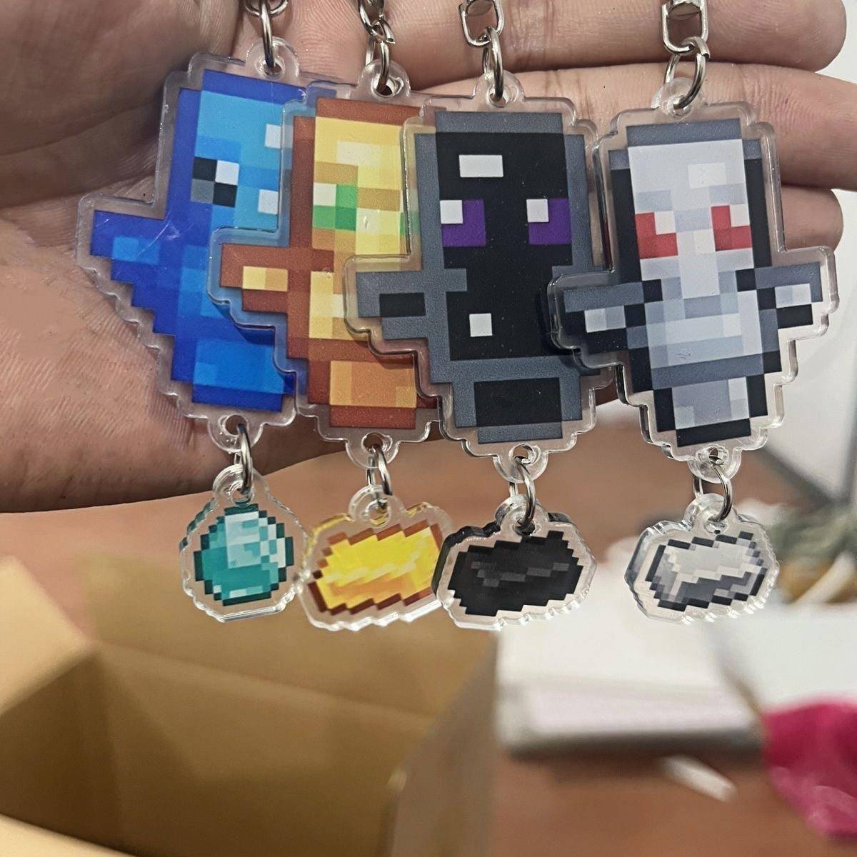 MC我的世界周边钥匙扣不死图腾附魔金苹果书包保命小挂件挂饰男生