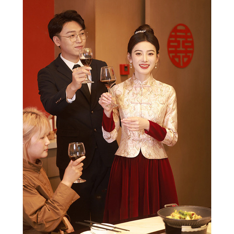 新中式敬酒服新娘套装酒红色秀禾服旗袍回门丝绒长袖订婚礼服