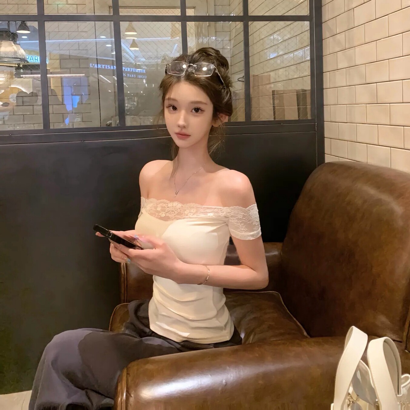 蕾丝拼接一字肩短袖T恤女夏季设计感纯欲风性感修身短款辣妹上衣