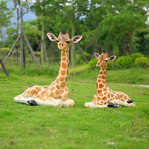 仿真长颈PKO鹿玻璃雕塑园林摆件动物户商场儿幼园钢花园庭院装外