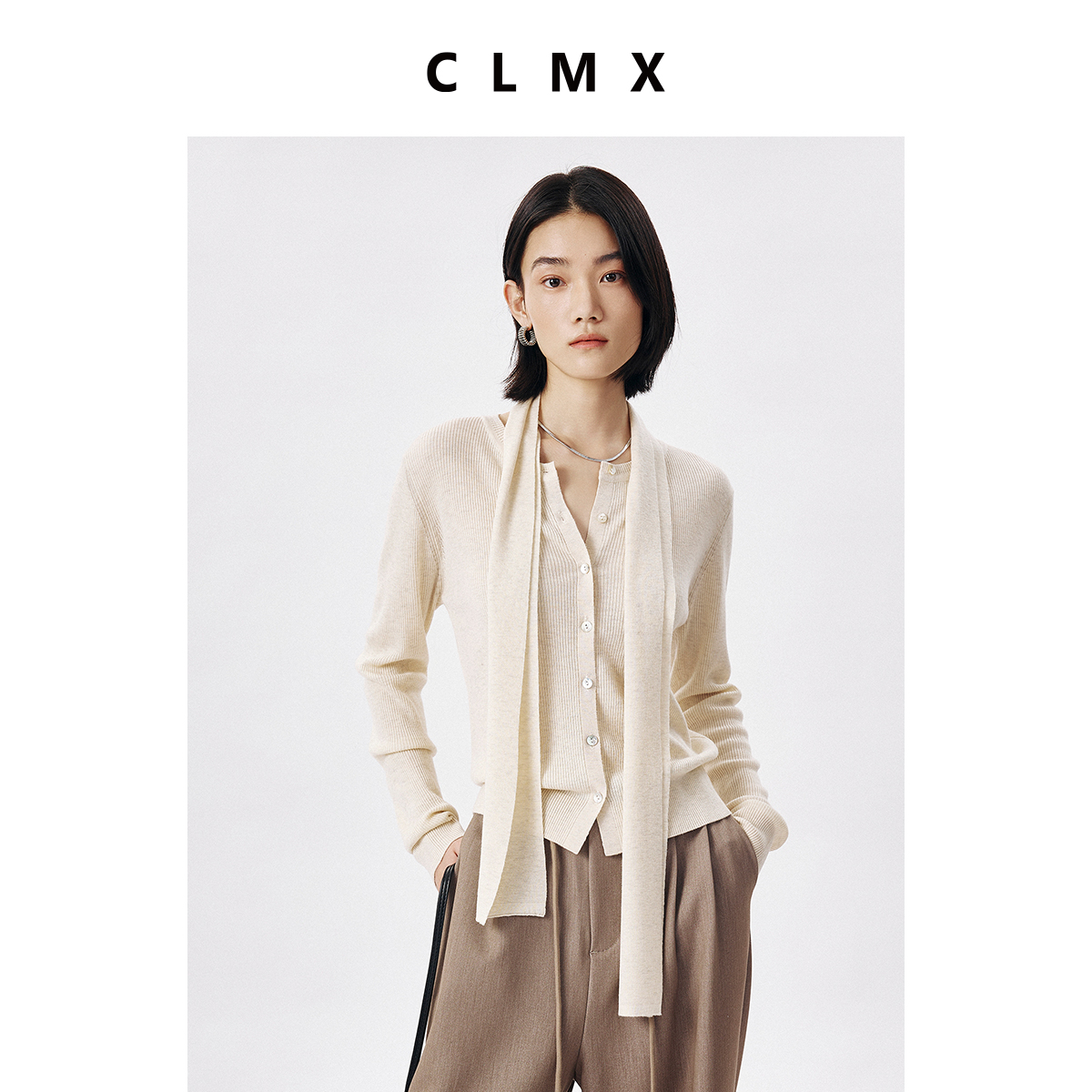 CLMX亲肤有型高支精纺羊毛纱线 博主造型感圆领针织开衫赠小围巾