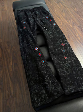 黑色扎染刺绣弯刀卫裤男款秋冬美式重磅加绒裤子斜切运动休闲长裤