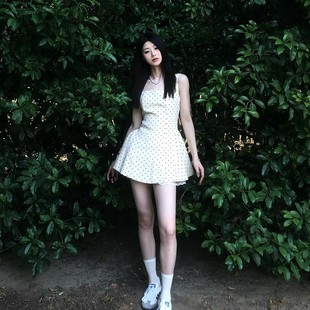虞书欣明星同款白色波点连衣裙女吊带短裙子a字miu系千金感御姐