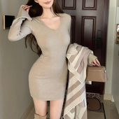 v领针织连衣裙女修身 秋冬季 针织包臀裙配大衣内搭高级短款 喇叭袖