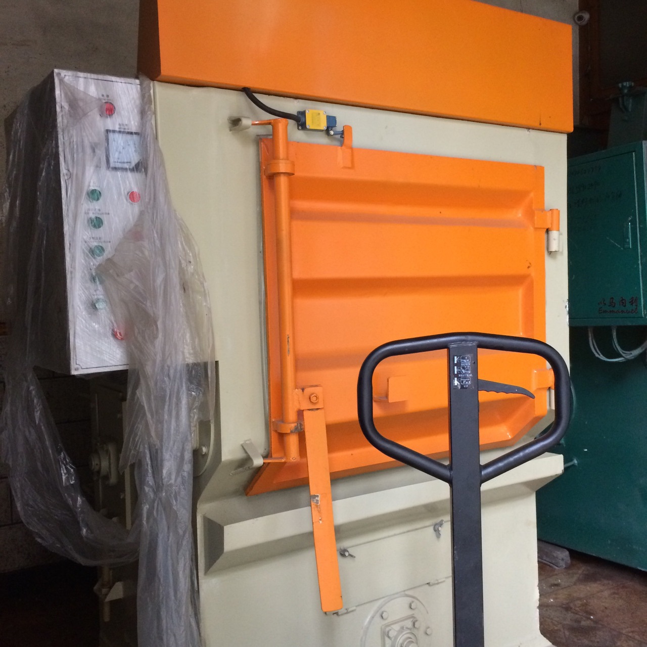 履带式抛丸机清洗机抛丸机喷砂机研磨机