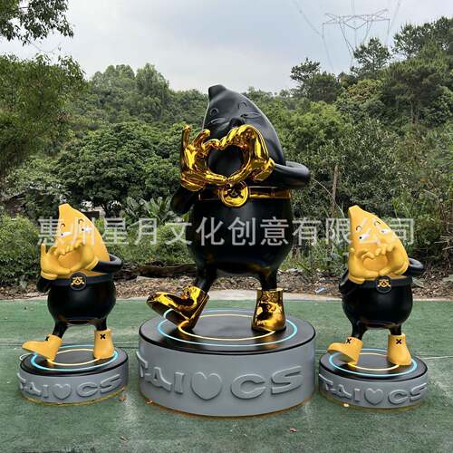 惠阳玻璃钢生产供应卡通电镀香蕉公仔摆件室内景观装饰道具